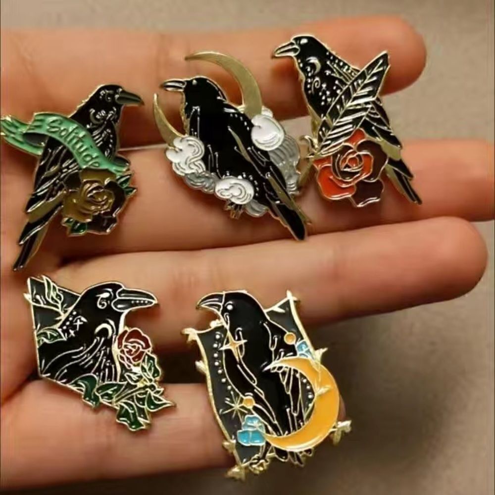 Solitude Raven enamel pin - Picture 5 of 5